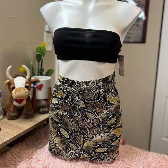 Two piece set - Picture 1 of 6